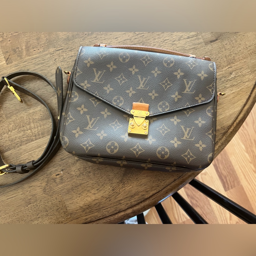 Louis Vuitton pochette metis